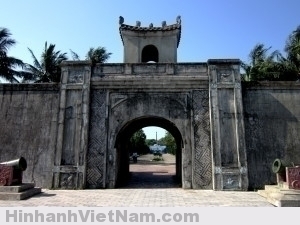 Cổng trước của thành cổ quảng trị