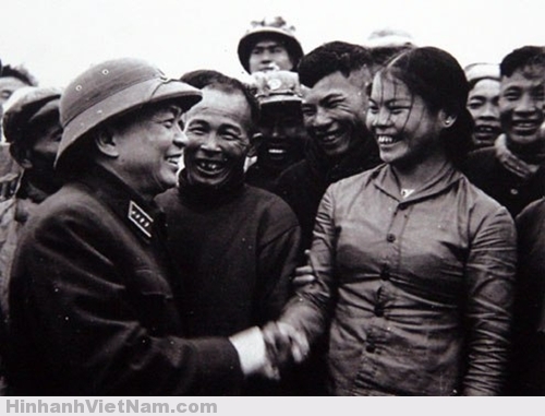 Ảnh hiếm về Đại Tướng Võ Nguyên Giáp (1954 - 1975) Ảnh hiếm về Đại Tướng Võ Nguyên Giáp (1954 - 1975)