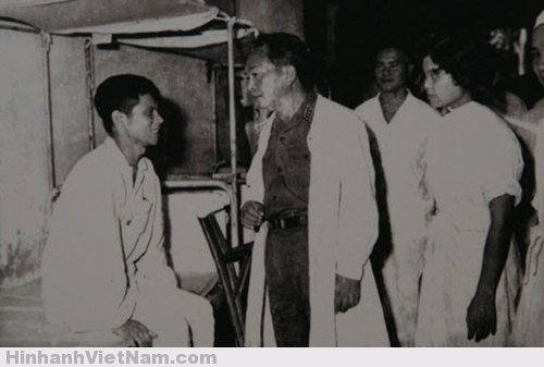 Ảnh hiếm về Đại Tướng Võ Nguyên Giáp (1954 - 1975) Ảnh hiếm về Đại Tướng Võ Nguyên Giáp (1954 - 1975)