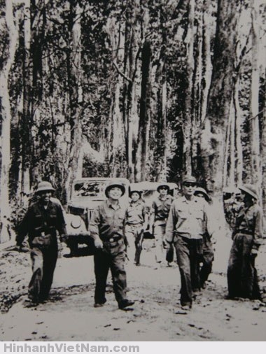 Ảnh hiếm về Đại Tướng Võ Nguyên Giáp (1954 - 1975) Ảnh hiếm về Đại Tướng Võ Nguyên Giáp (1954 - 1975)