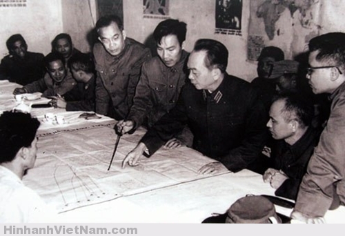 Ảnh hiếm về Đại Tướng Võ Nguyên Giáp (1954 - 1975) Ảnh hiếm về Đại Tướng Võ Nguyên Giáp (1954 - 1975)